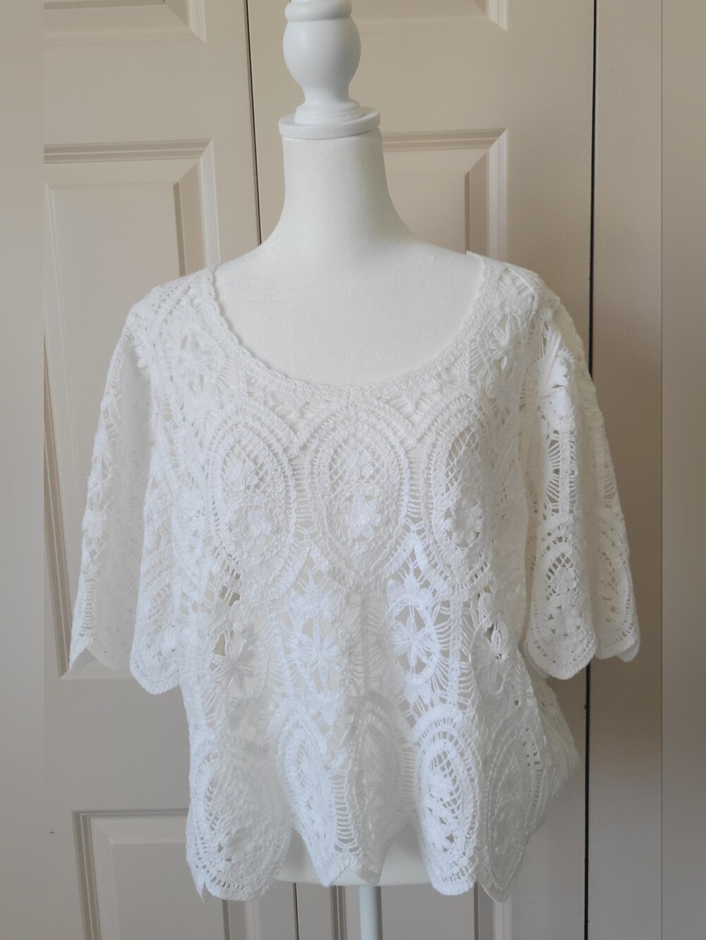 Solitaire White Crochet Scoop-Neck Tunic